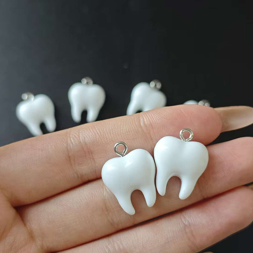 10 個かわいい白い歯樹脂ペンダント小さな歯チャームジュエリ - Resin Art Box のレビューと価格