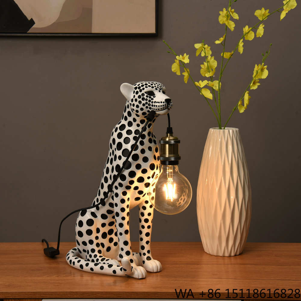 モダンアートアニマル レオパード レジン彫刻 高級ホームデコ - Resin Art Lamp のレビューと価格