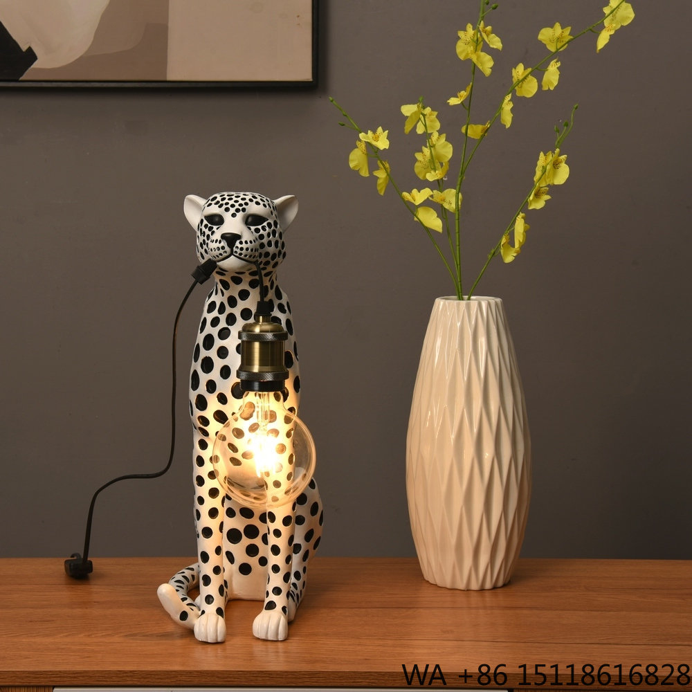 モダンアートアニマル レオパード レジン彫刻 高級ホームデコ - Resin Art Lamp のレビューと価格